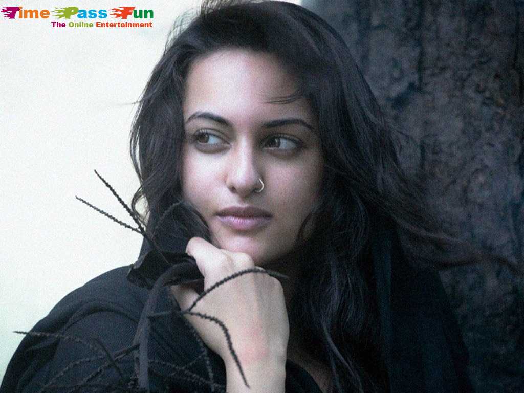 sonakshi-sinha-sexy-hot-latest-wallpapers