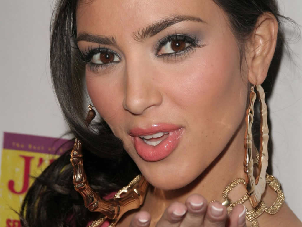 kim-kardashian-lips-wallpapers